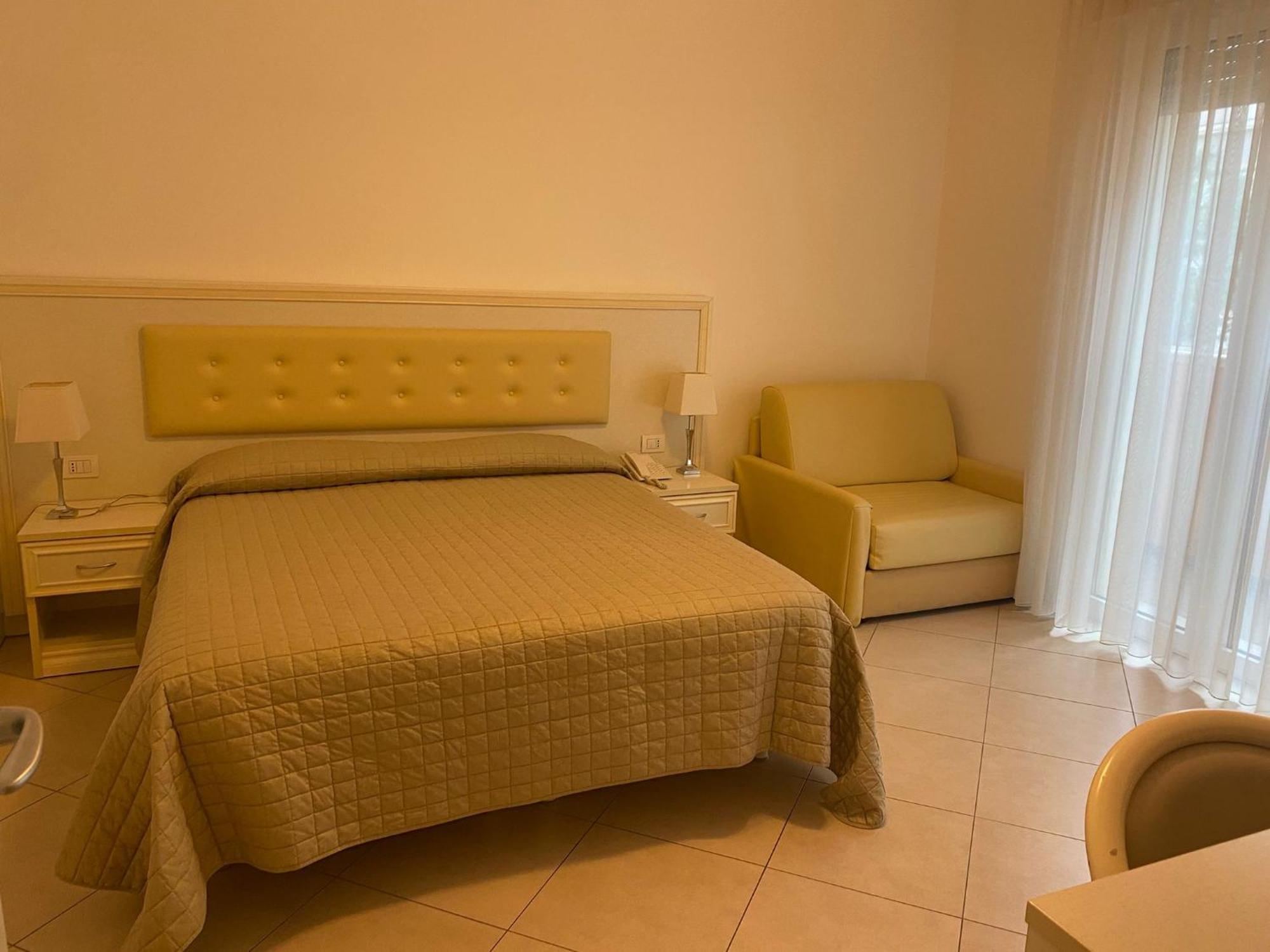 One-Bedroom Apartment,249677897:JPEG